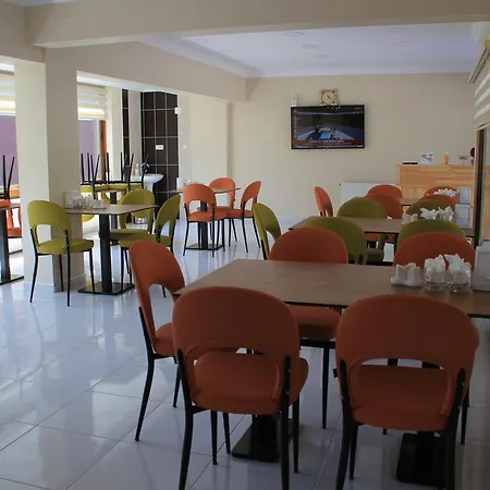 Atakoey Cafe Restaurant *